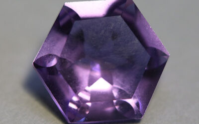 За родените през месец февруари скъпоценният камък е Аметист